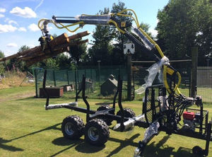 trailer-mounted log loader