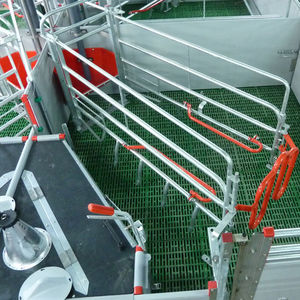 adjustable farrowing stall