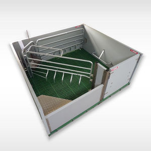 adjustable farrowing stall