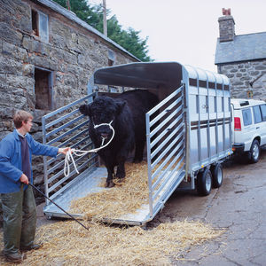 2-axle livestock trailer