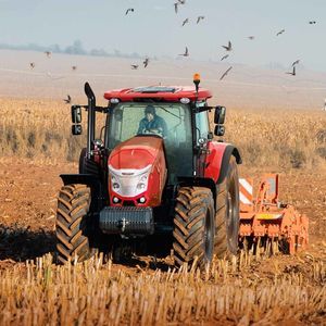 power-shift tractor