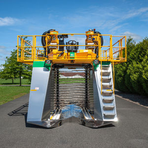 raspberry harvester machine