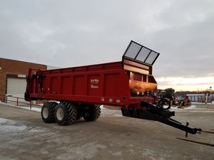 trailed manure spreader / verticals beaters / tandem