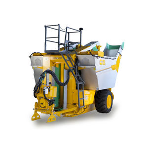 trailed wine harvester