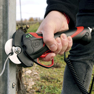 trellis wires pruning shears