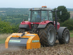 stone crusher with hydraulic adjustment