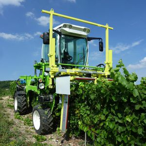 vineyard vine trimmer / tractor-mounted / hydraulic / 2-row