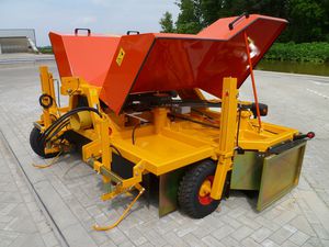 onion haulm topper