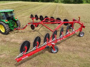 wheel rake / center delivery