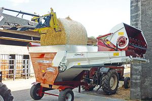 towed straw spreader