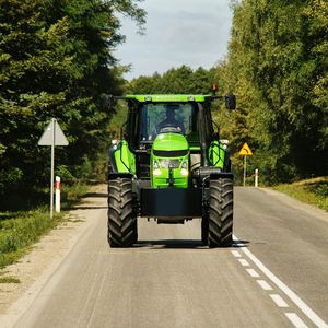 forestry tractor / power-shift / with cab