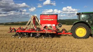 pneumatic seed drill