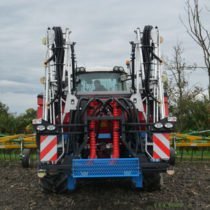 pneumatic seed drill