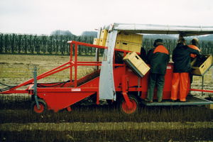 self-propelled rootballing machine