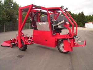 straddle tractor