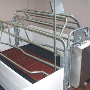 anti-crush protection farrowing stall