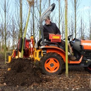 self-propelled rootballing machine