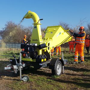 self-propelled wood chipper / towed / mounted / portable