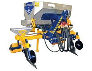 3-point hitch fertilizer spreader