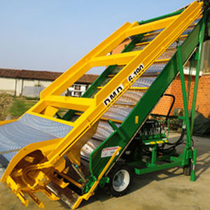 self-propelled silage cutter