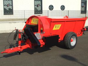 towed manure spreader