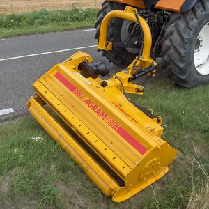 offset mulcher / hammer / PTO-driven / for tractors