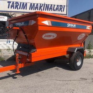 towed manure spreader 1