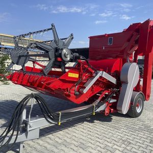 conventional grain harvester