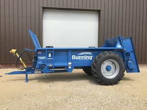 trailed manure spreader