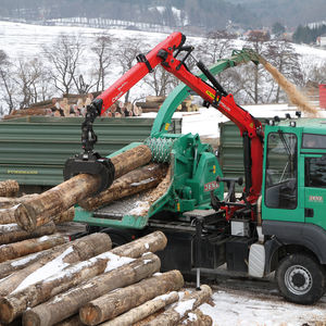 truck-mounted forestry crane 1