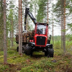 compact forestry forwarder 1