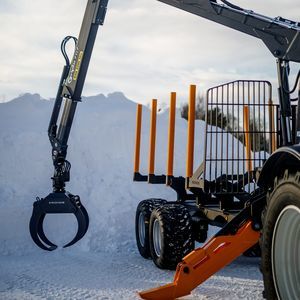 trailer-mounted log loader