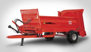 trailed manure spreader