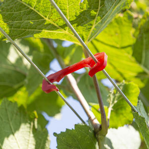 plastic fence staple 1