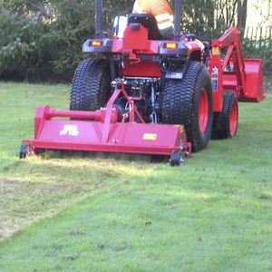mounted dethatcher / hydraulic / with gauge wheels
