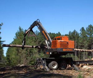 trailer-mounted log loader / knuckle boom