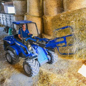 rubber-tired loader / with cab / compact / mini