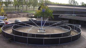 round horse walker