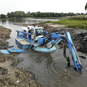 hydraulic dredger