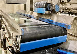 conveyor with scraper