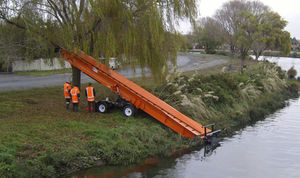 aquatic weed conveyor