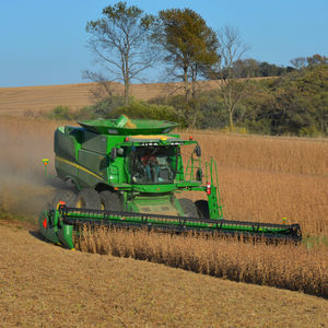 combine harvester leveling system