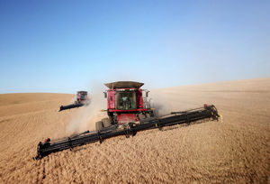 combine harvester leveling system