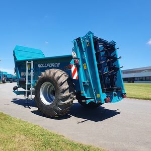towed manure spreader