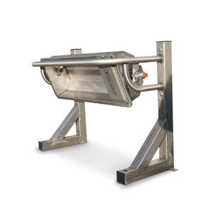 waterer with parts-tipper