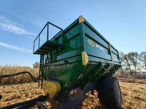 towed grain Cart