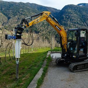 hydraulic post driver