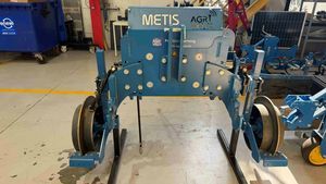 hydraulic side-shift