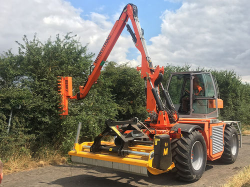 Hydraulic hedge cutter - 5800 - Berky GmbH - mounted / for green spaces