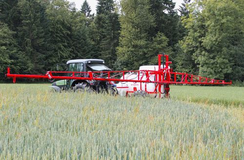 Towed sprayer - AGS 1500 EN - AGROMEHANIKA d.d. - hydraulic / electric / folding arms